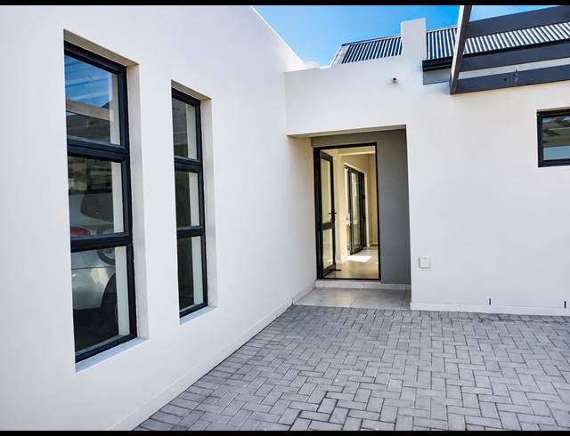 2 BEDROOM HOUSE FOR SALE IN LAGUNA